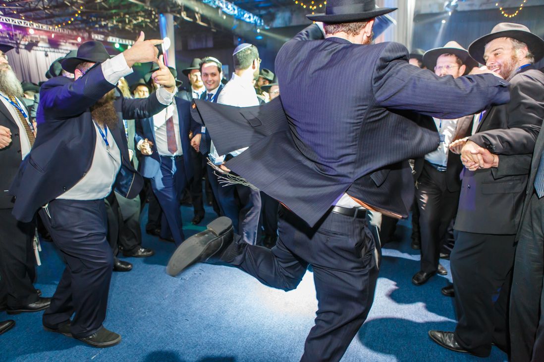 A Chabad spokesman said the dancing at the annual gala is "a pure expression of joy." <br/>(Eliyahu Parypa/Chabad.org)